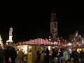 Piazza Walther a Bolzano durante il famoso mercatino natalizio. - Clicca per ingrandire la foto...