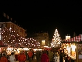 Vista di Piazza Walther a Bolzano durante il mercatino natalizio.