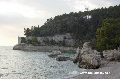 Una spiaggetta nelle vicinanze del castello di Miramare (Trieste) (inviata da Goblin) - Clicca per ingrandire la foto...