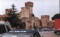 Il castello all'ingresso di Sirmione sul lago di Garda. - Clicca per ingrandire la foto...